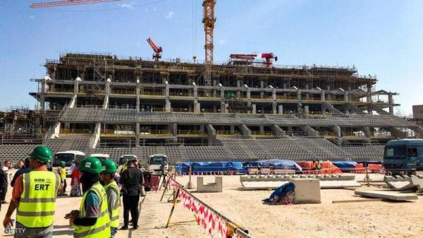 أحد الملاعب التي يتم إنشائها في قطر إستعداداً لكأس العالم والتي يتعرض فيها العمالة الأجنبية لكل أنواع الإستغلال والإنتهاكات